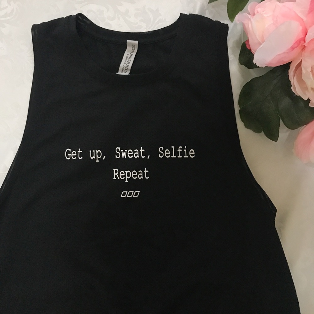 Uniquely Lorna Jane workout top - Picture 3 of 8